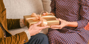 Read more about the article Gifts: The Thoughtful Gesture that Unites Us All