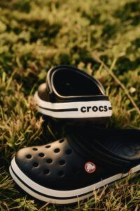 Read more about the article Why Are Crocs So Popular? 